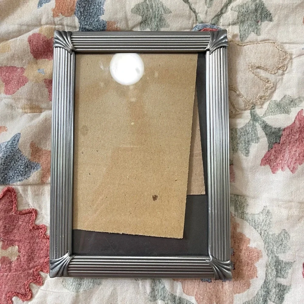 Vtg silver Mid Century Modern 5x7 Picture Frame Ornate Etched Free Standing hang